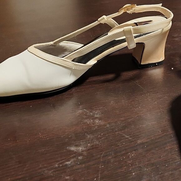 Life strides Judith Vanilla Devill sling back dress shoes - Picture 2 of 7